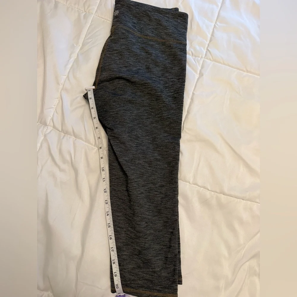 Athleta women’s Crop Heathered Gray Activewear Leggings Size Large - Picture 3 of 4